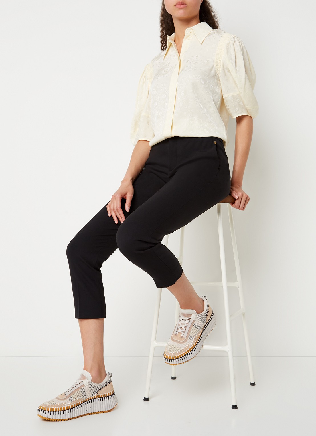 Chloé Nama sneaker met gebreid bovenwerk en suède details - voorkant 2 beige