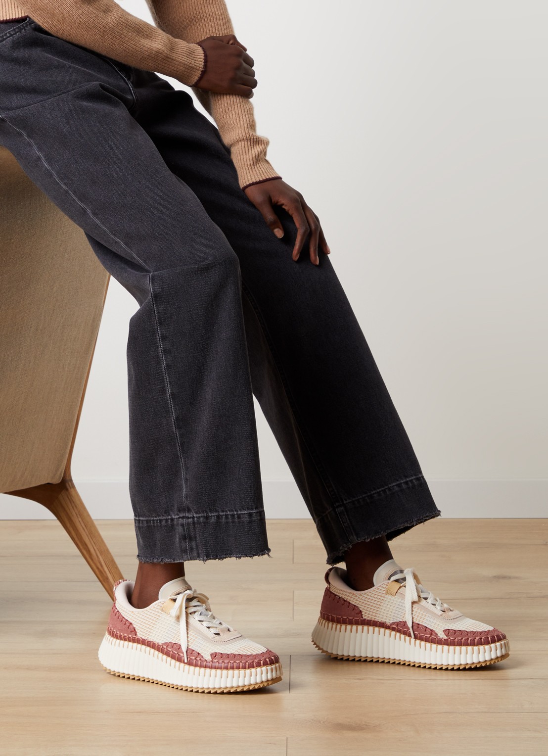 Chloé Nama sneaker met gebreid bovenwerk en suède details - voorkant 6 beige