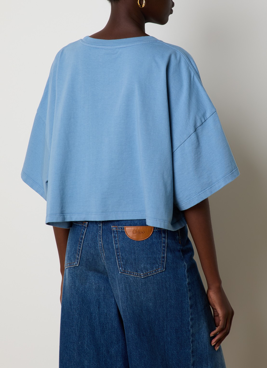 Chloé Oversized cropped T-shirt met logoprint - achterkant 5 staalblauw