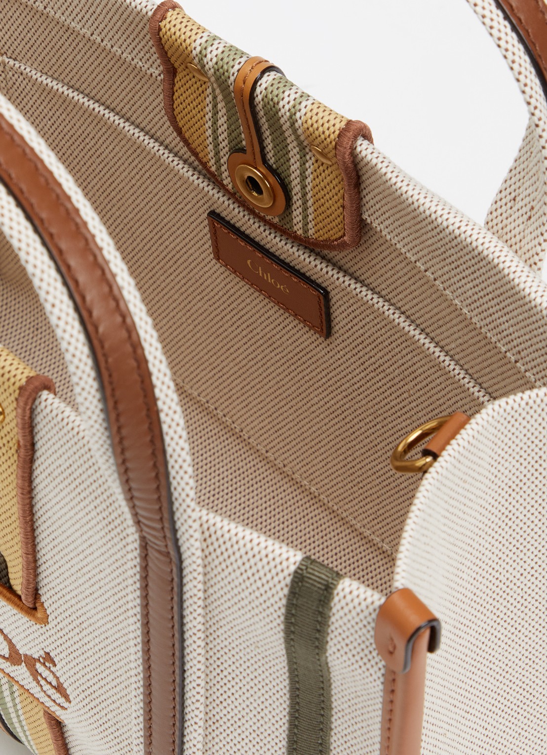 Chloé Small Woody Loop handtas van canvas met kalfsleren details en afneembare schouderriem - detail 2 beige