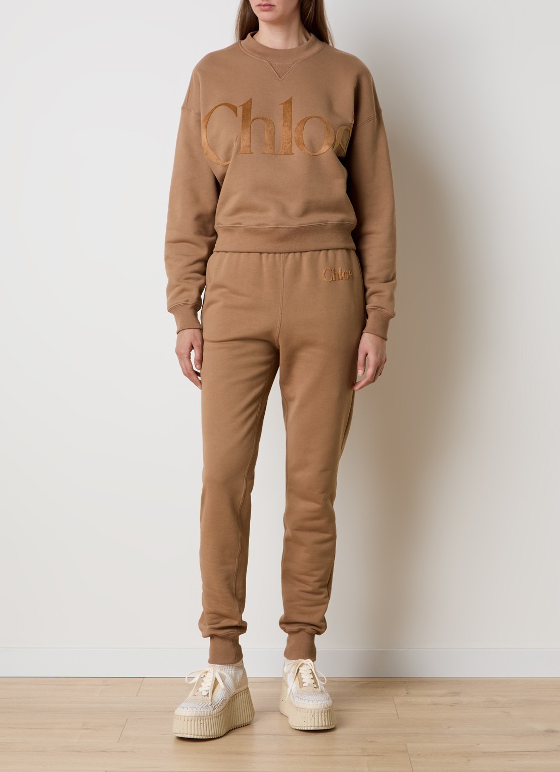 Chloé Sweater met flock logoprint - voorkant 2 camel