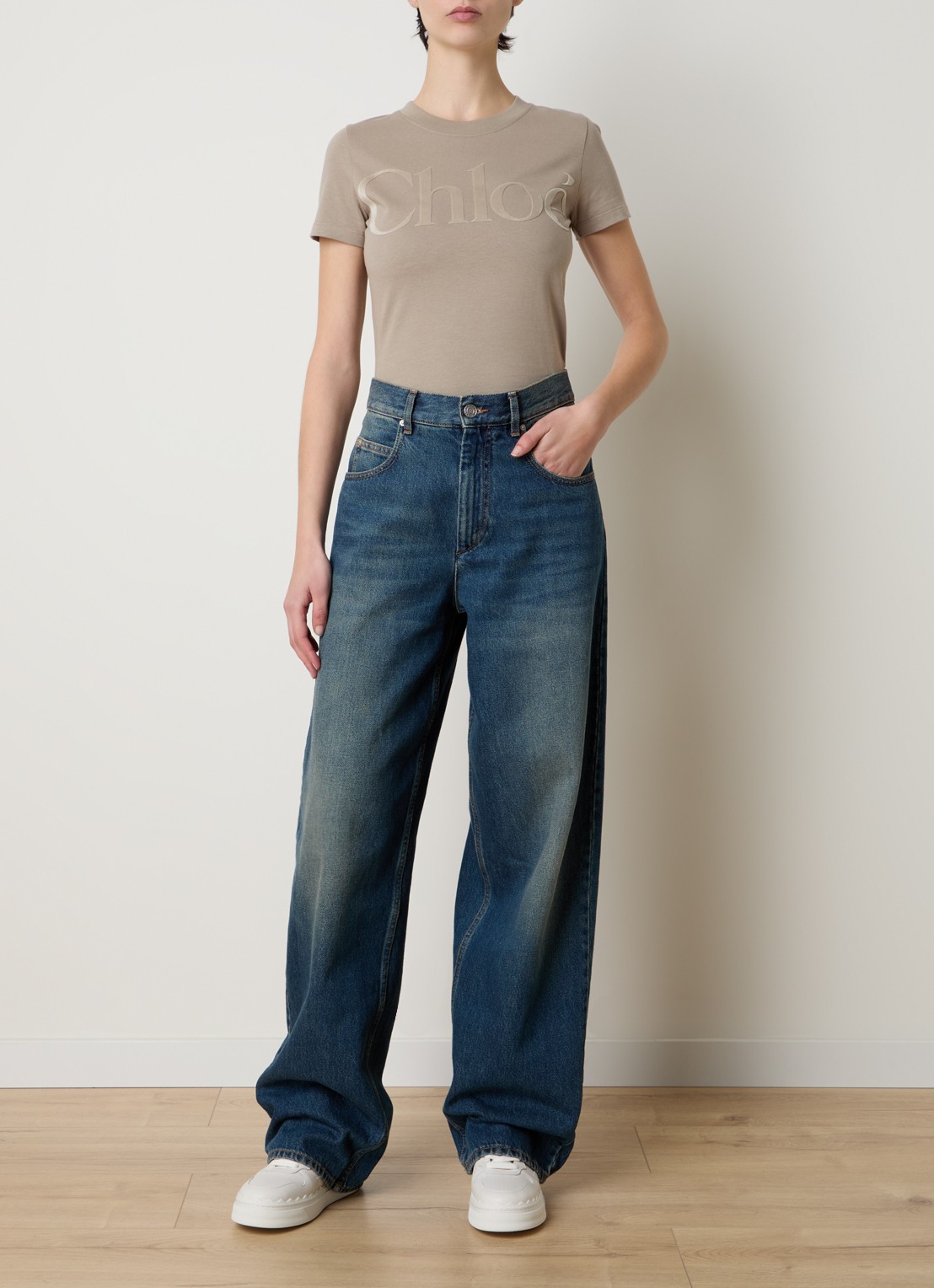 Chloé T-shirt met flock logoprint - voorkant 2 zand