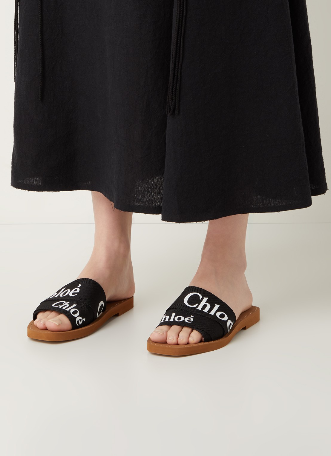Chloé Woody slipper van canvas met logo - voorkant 2 zwart