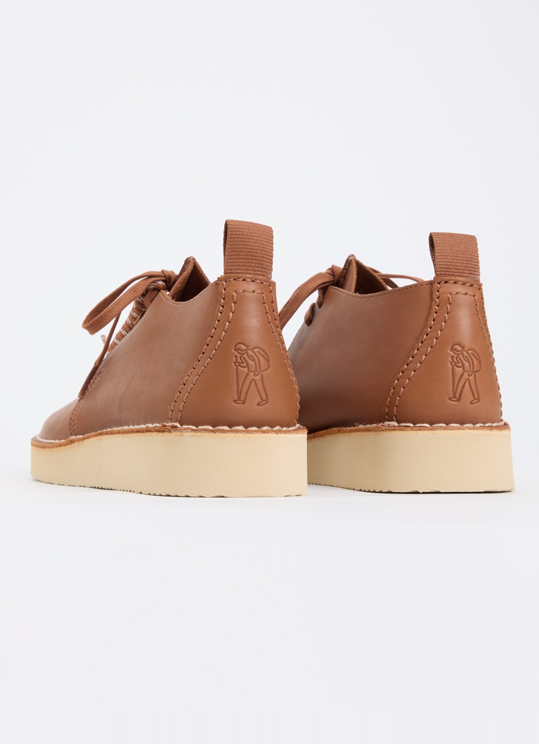 Clarks Originals Desert Trek veterschoen van leer - achterkant 2 cognac