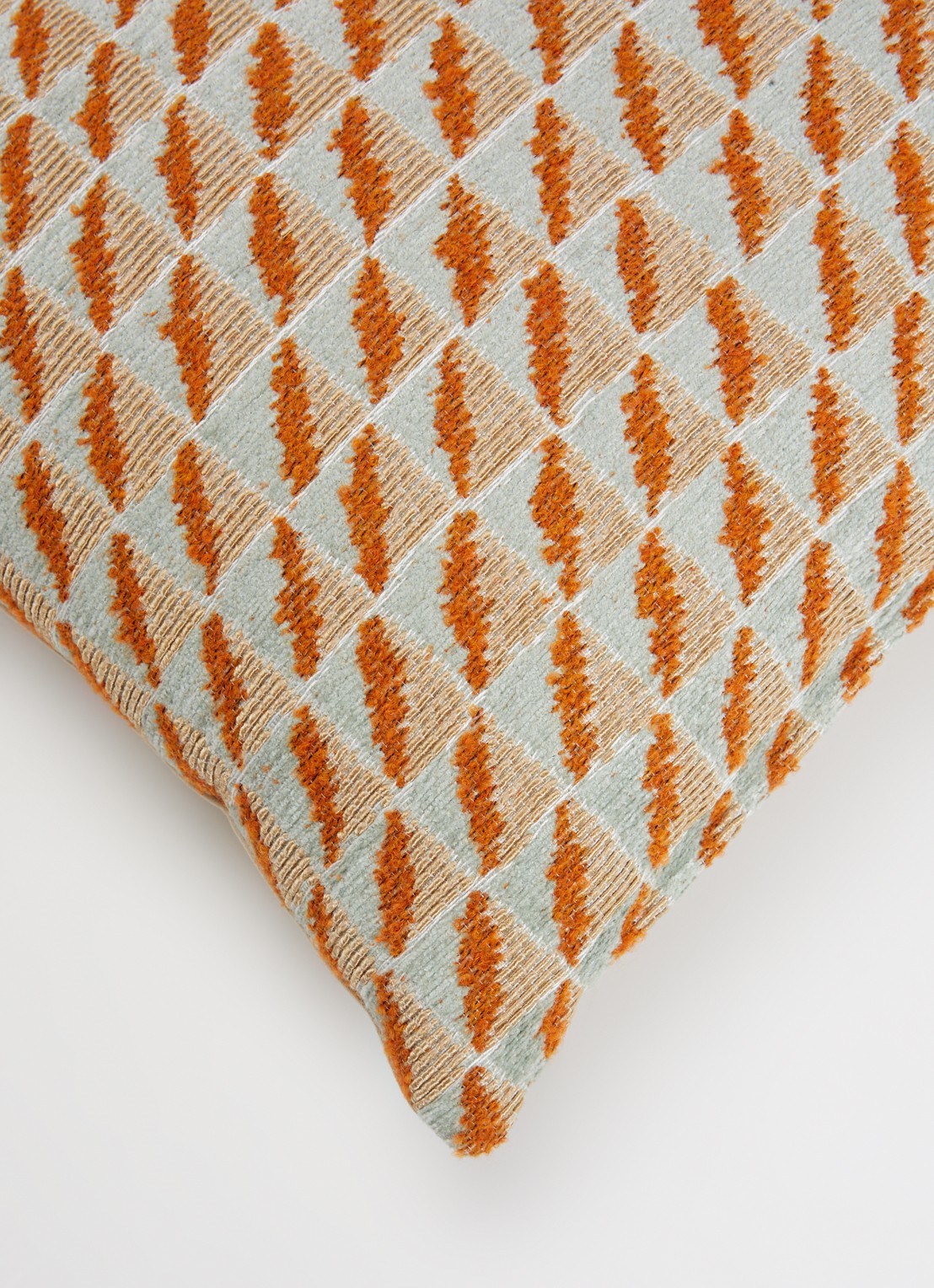 Claudi Berlyo sierkussen met ruitdessin 45 x 30 cm - detail 2 oranje