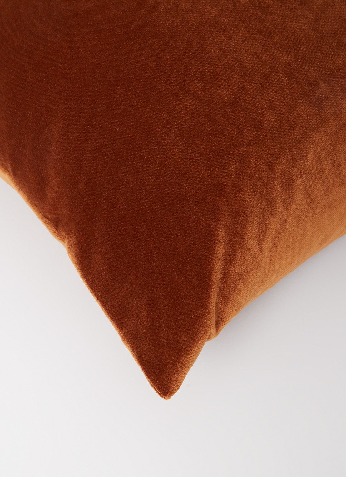 Claudi City Velvet sierkussen 50 x 50 cm - detail 4 roestbruin