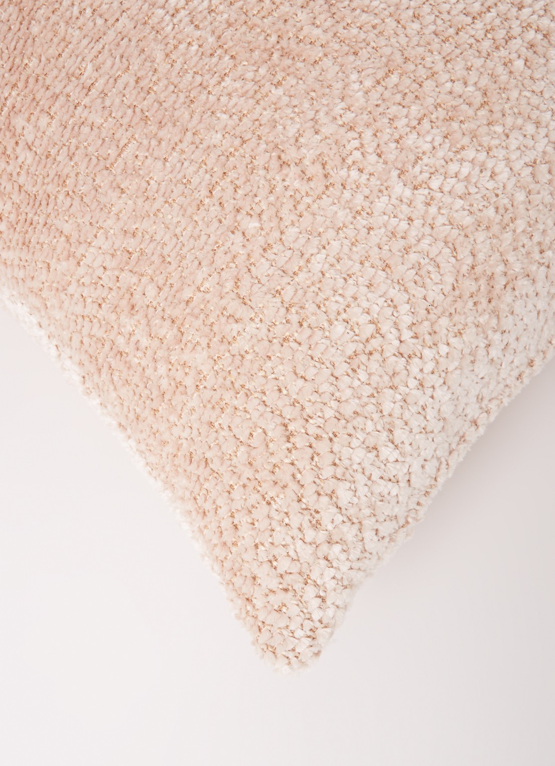 Claudi Lovely sierkussen 60 x 60 cm - detail 4 goud