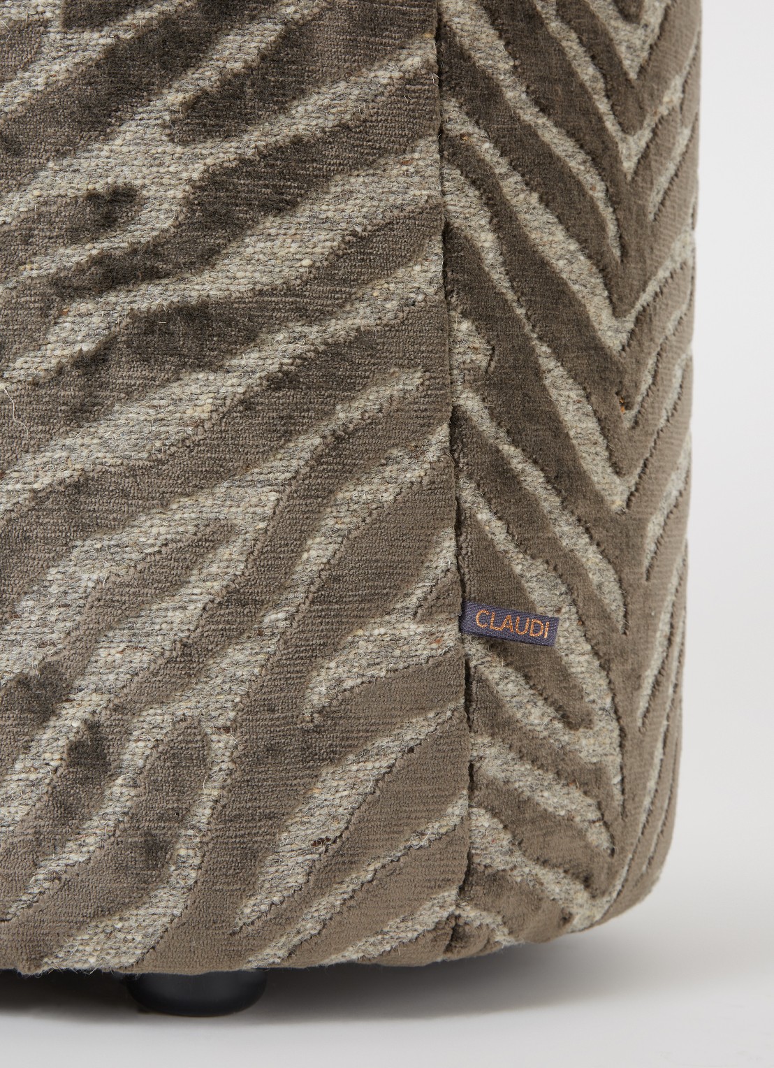 Claudi Paco poef 42 cm - voorkant 2 taupe