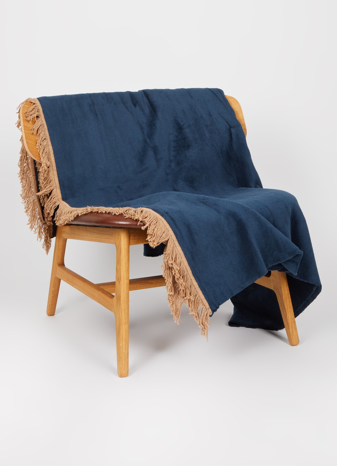 Claudi Paulos plaid 150 x 200 cm - voorkant 3 donkerblauw