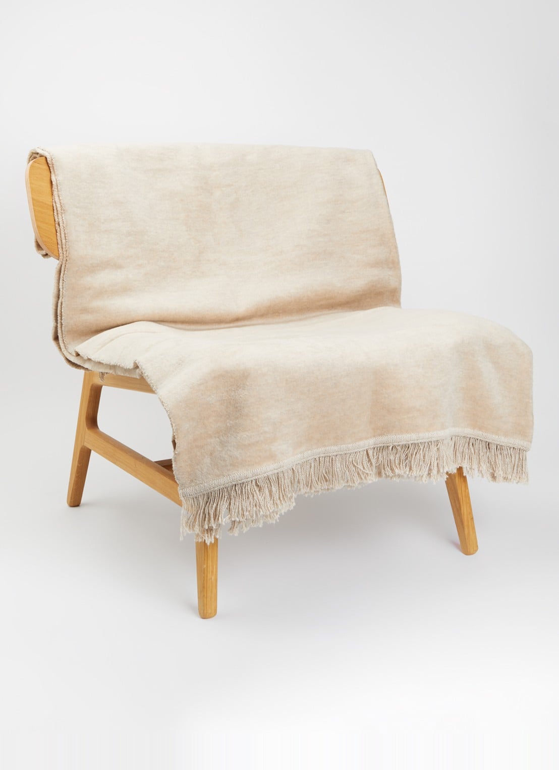 Claudi Paulos plaid 150 x 200 cm - voorkant 2 beige