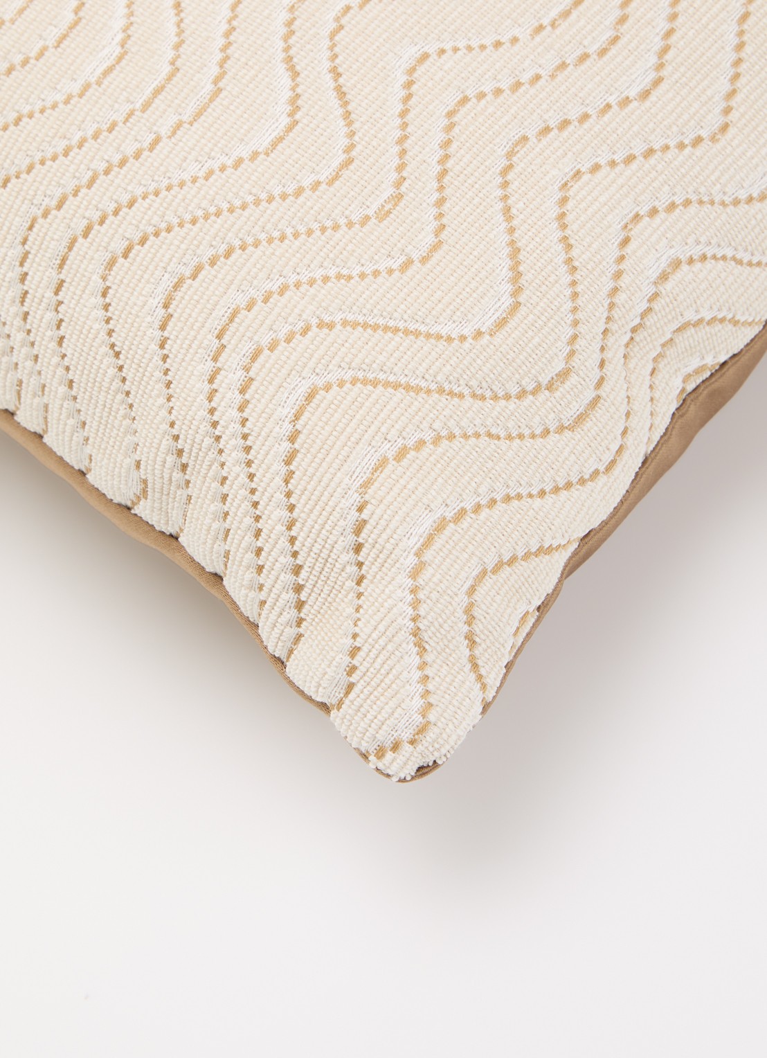 Claudi Scrolla sierkussen 40 x 60 cm - detail 2 beige