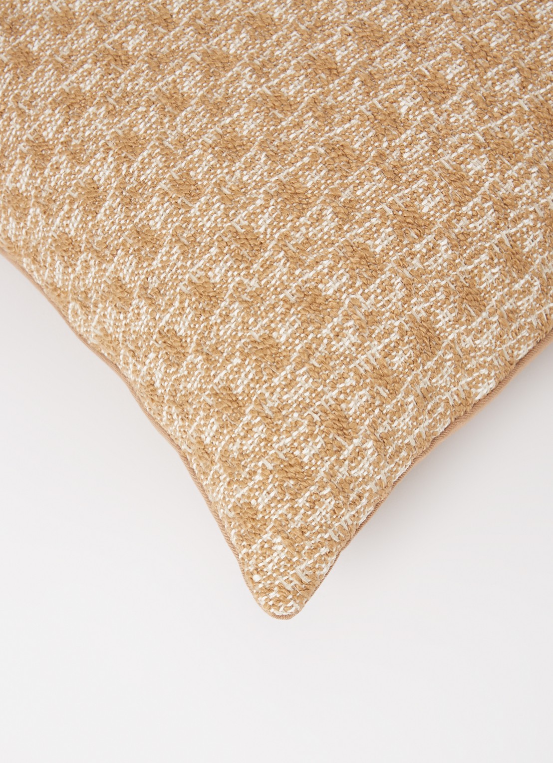 Claudi Sevissa Exclusive sierkussen 45 x 45 cm - detail 2 camel