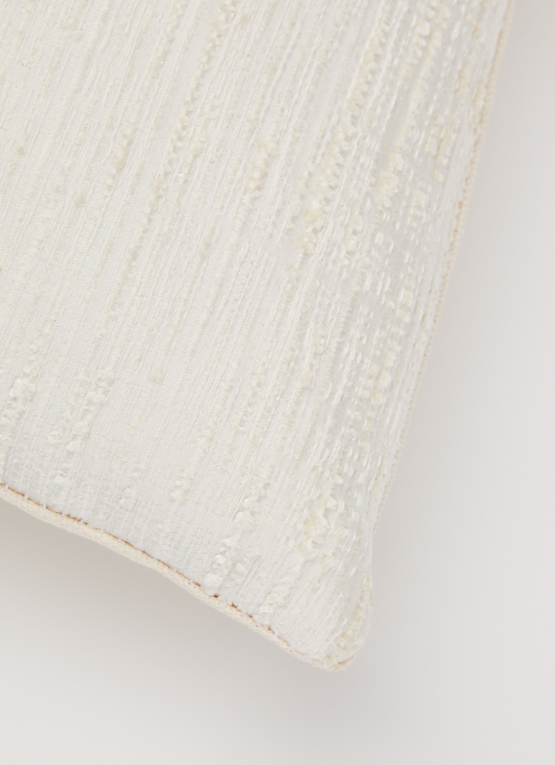 Claudi Shimmy sierkussen 30 x 45 cm - detail 3 gebroken wit