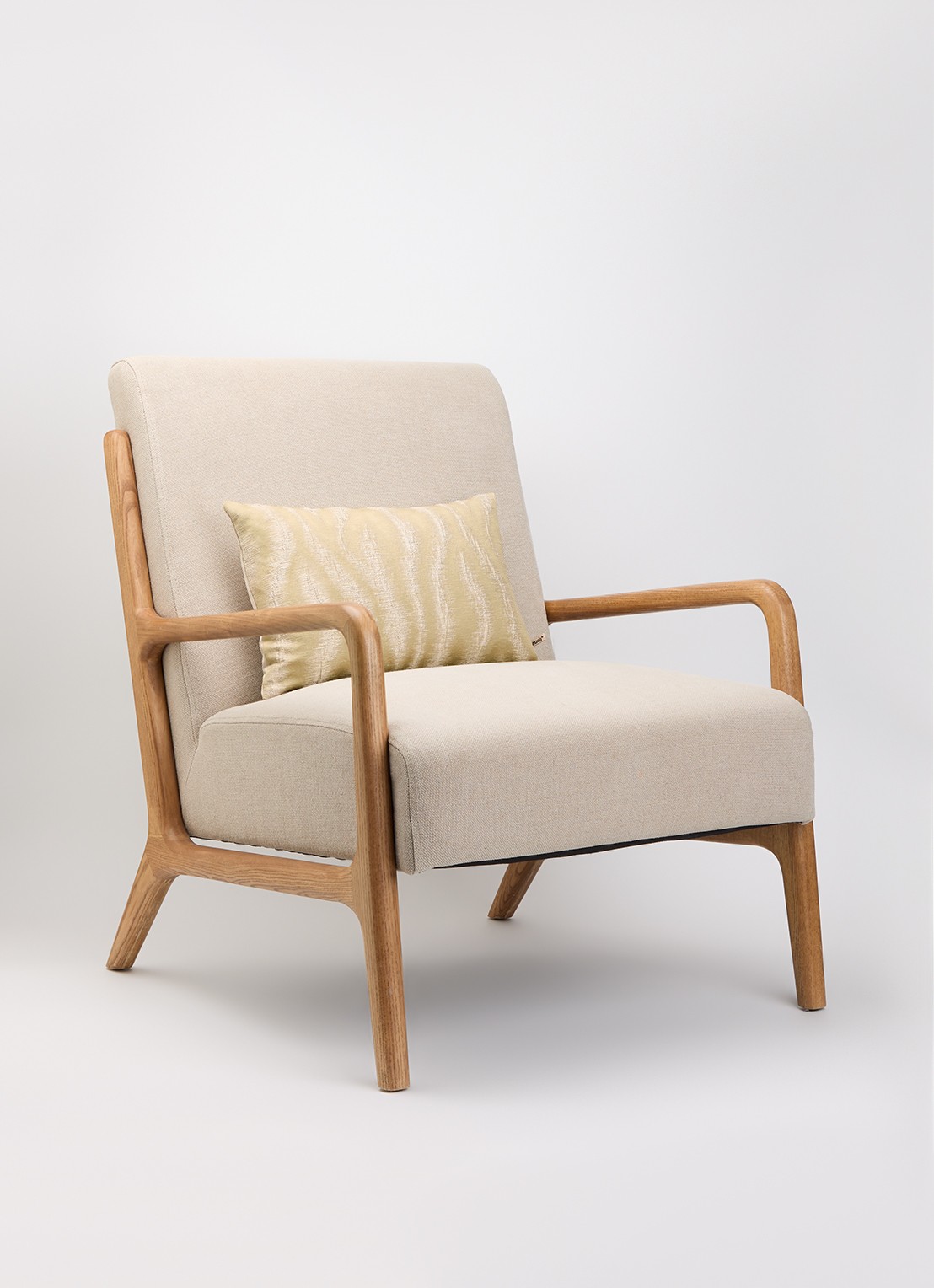 Claudi Shinno sierkussen 30 x 45 cm - voorkant 2 goud