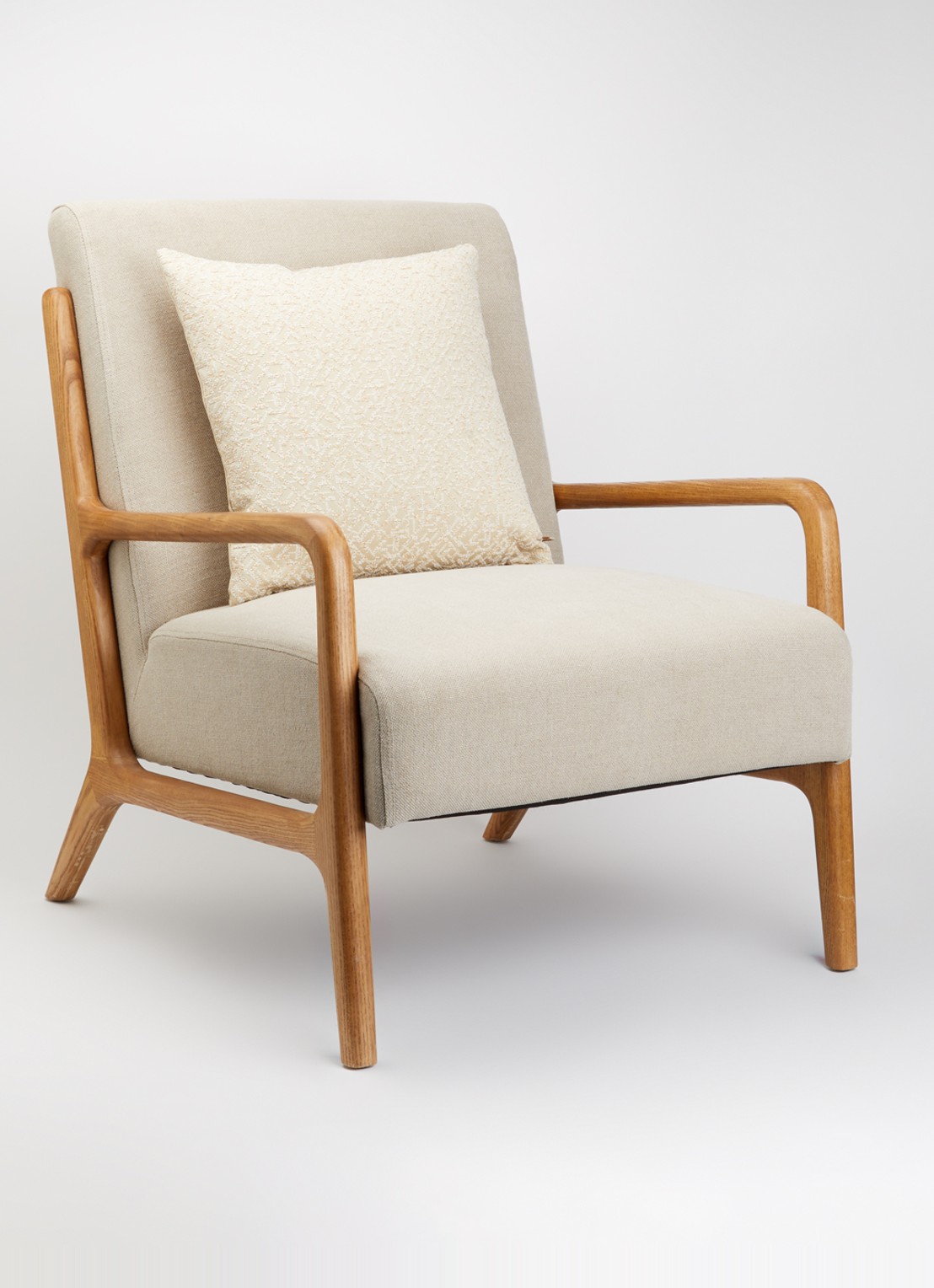 Claudi Tradu sierkussen 45 x 45 cm - voorkant 2 beige