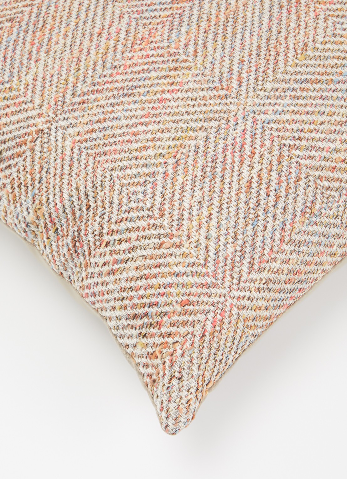 Claudi Vitto sierkussen 45 x 45 cm - detail 2 beige