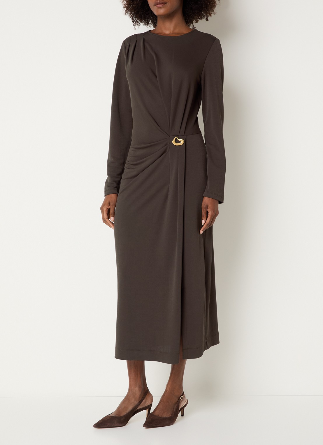 Claudia Sträter Asymmetrische maxi kokerjurk met plooidetail - detail hazelnootbruin