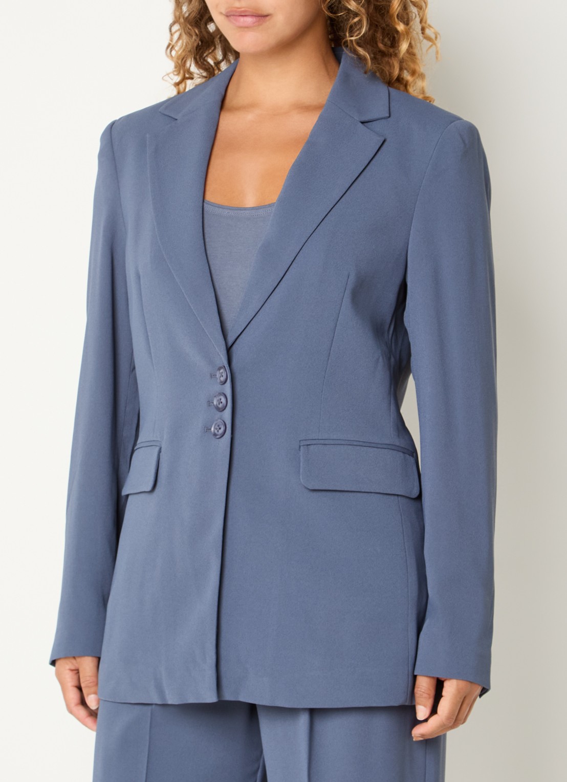 Claudia Sträter Blazer met klepzakken - detail staalblauw
