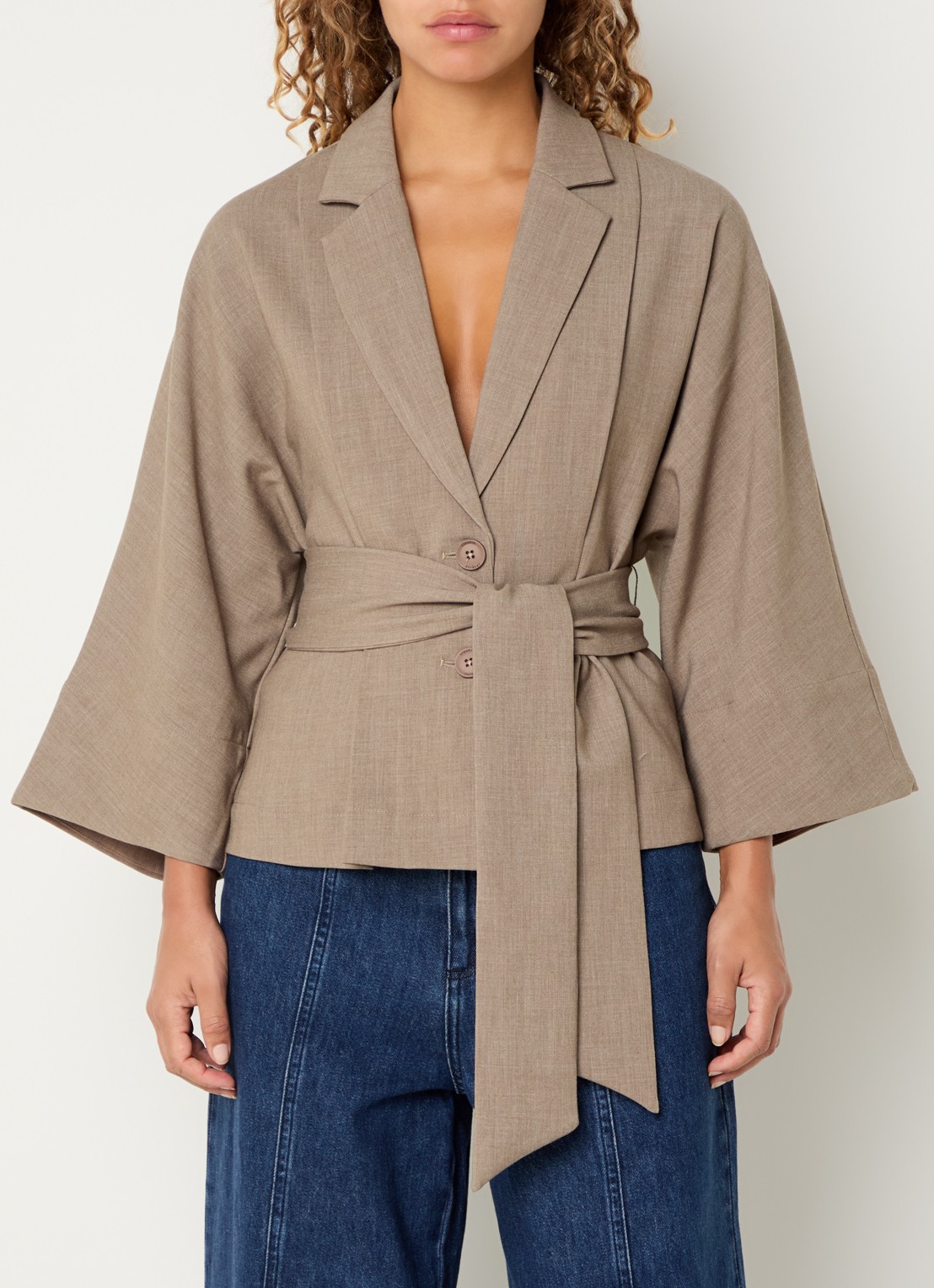 Claudia Sträter Blazer met strikceintuur - detail 2 donkerbeige