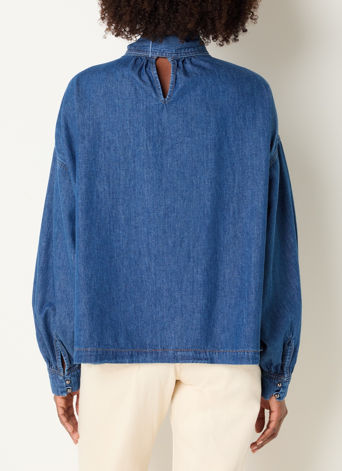 Claudia Sträter Blouse van denim met sjaalkraag - achterkant 2 indigo