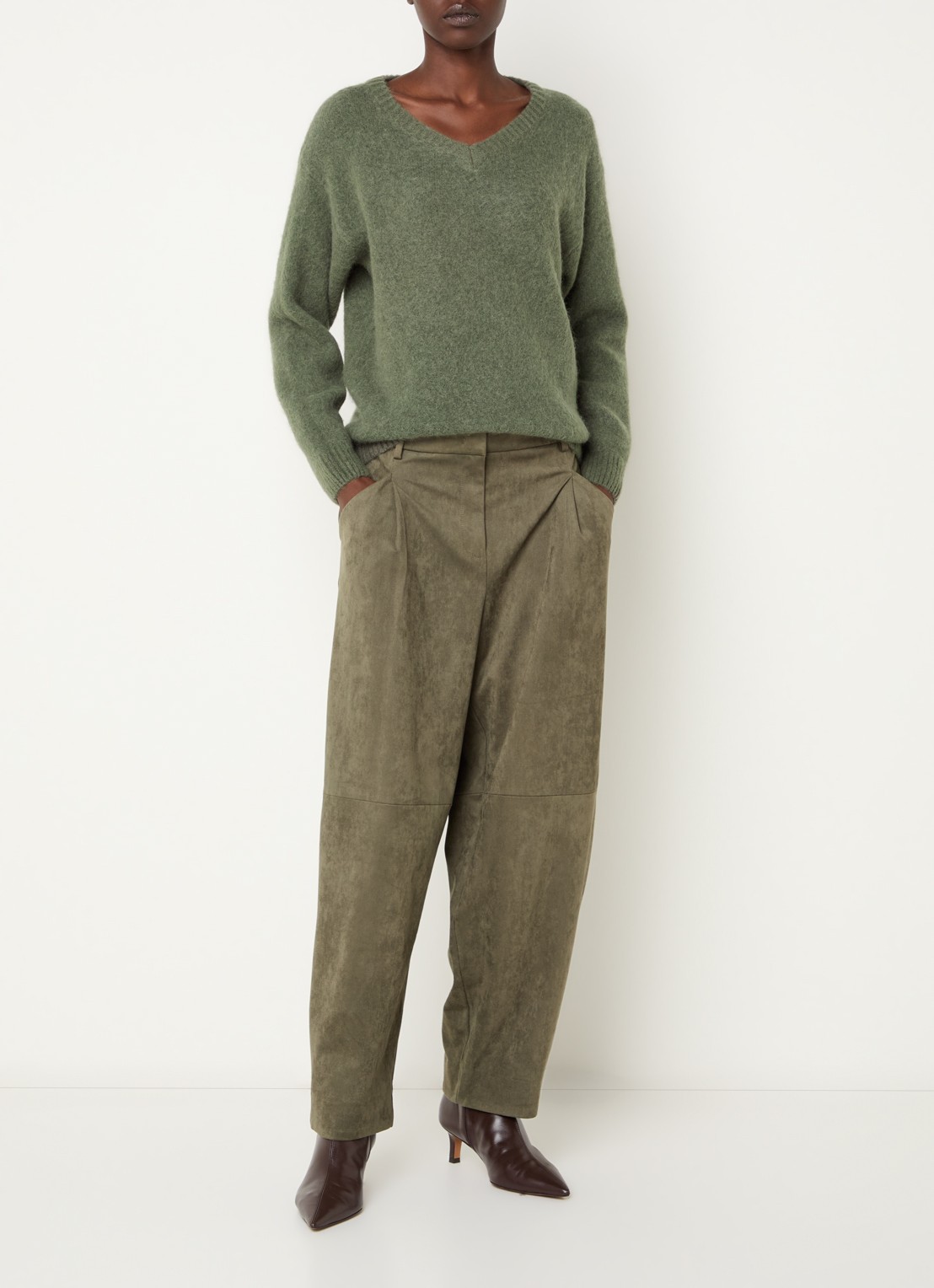 Claudia Sträter Fijngebreide pullover in alpaca wolblend met V-hals - voorkant 4 groen