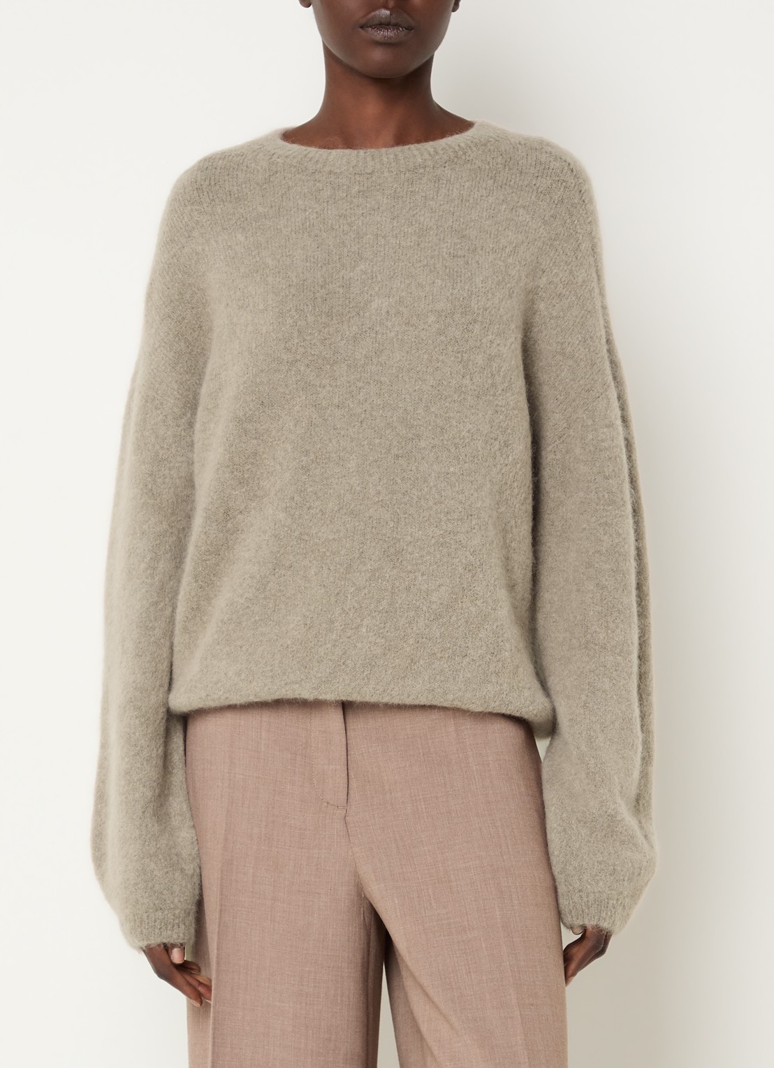 Claudia Sträter Fijngebreide trui in alpaca wolblend - detail taupe