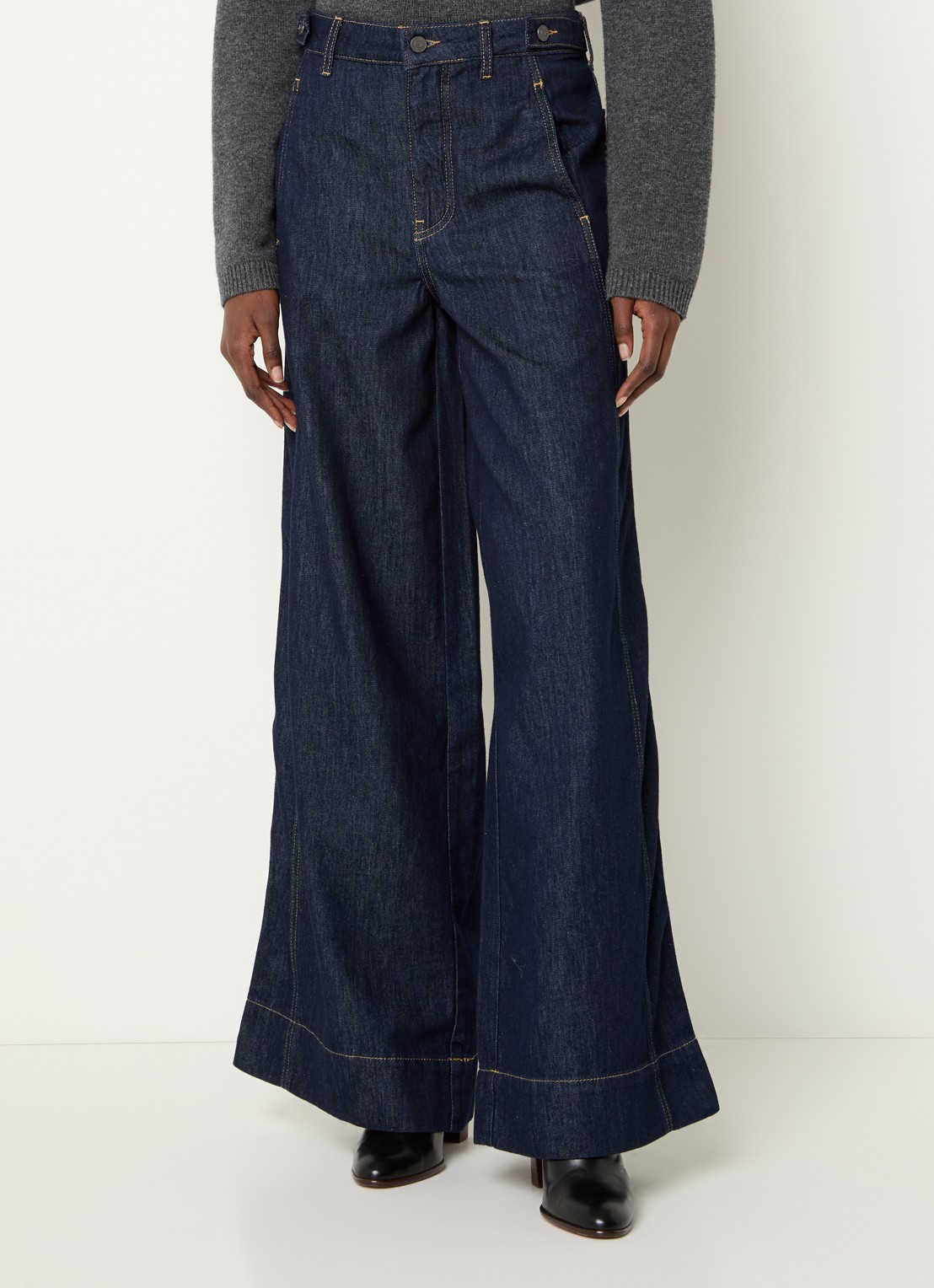Claudia Sträter Flared jeans met donkere wassing - detail 4 indigo