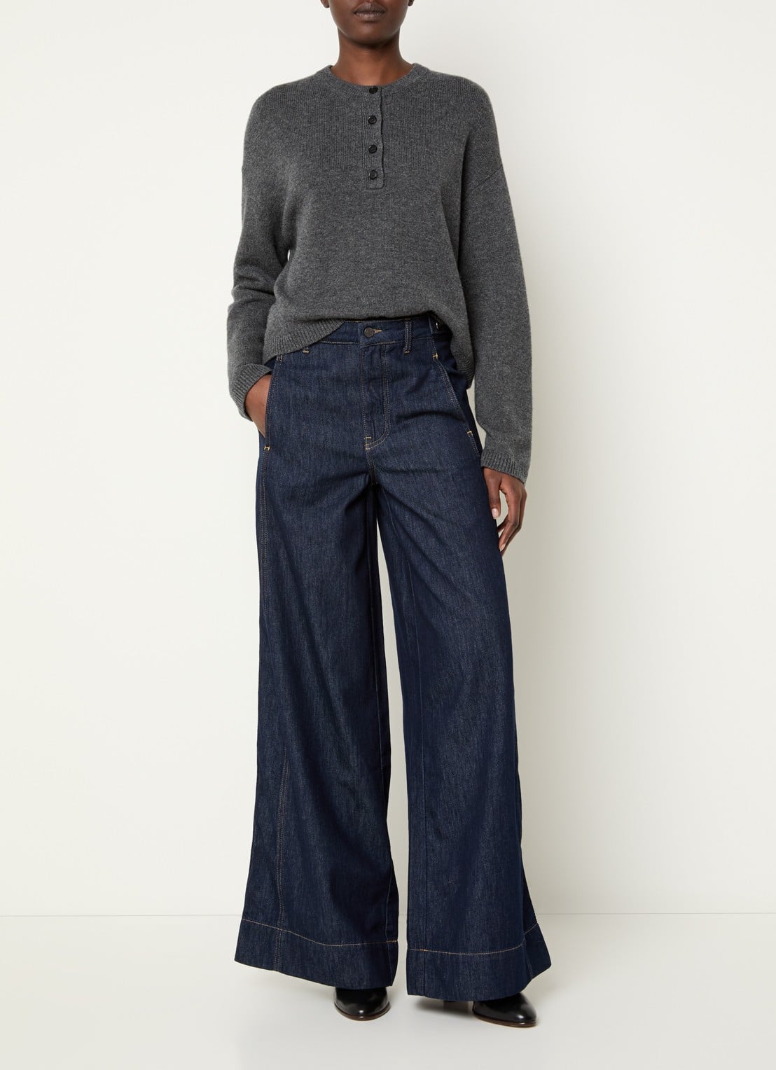 Claudia Sträter Flared jeans met donkere wassing - voorkant 3 indigo