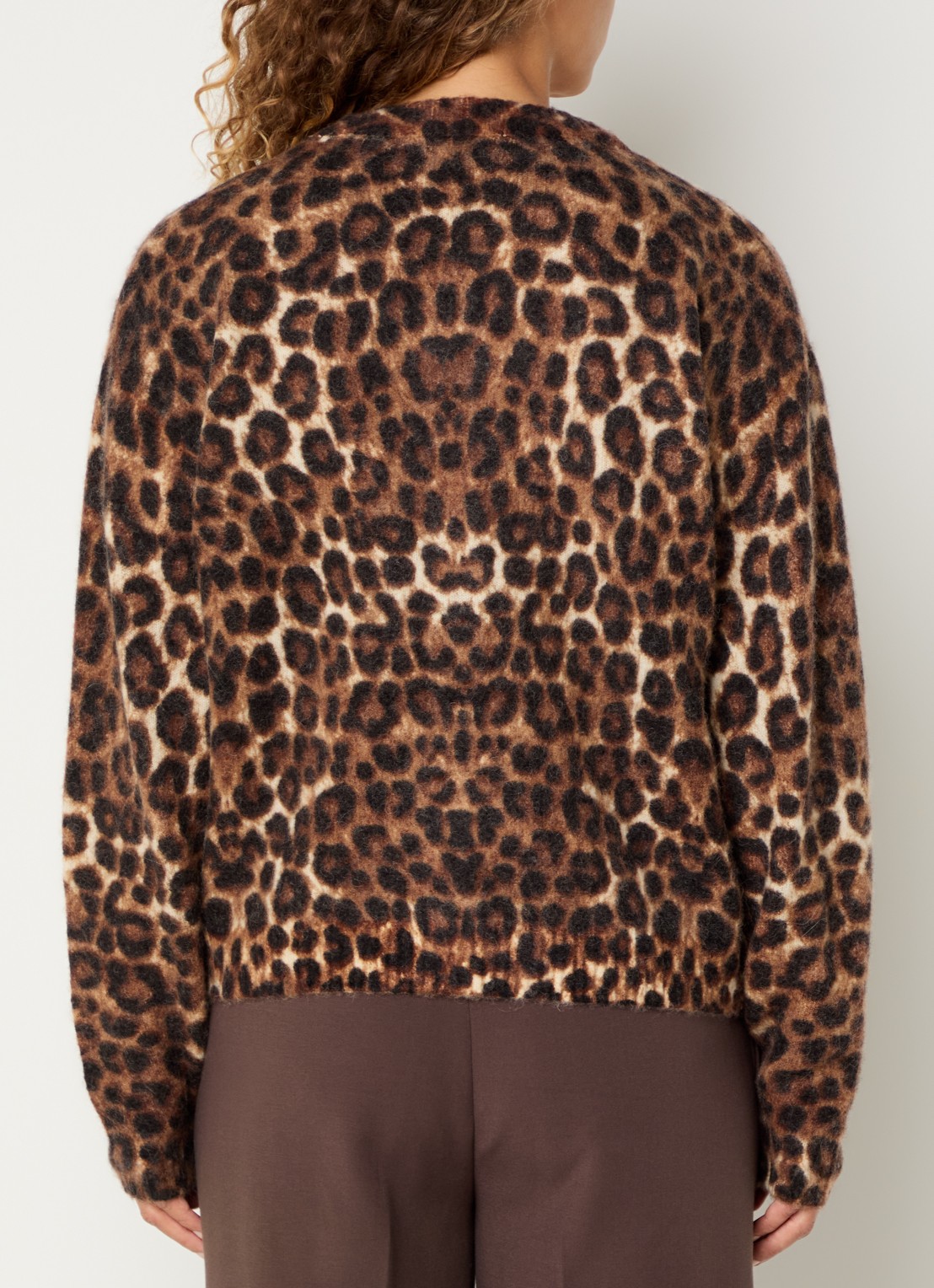 Claudia Sträter Grofgebreid vest in alpaca wolblend met panterprint - achterkant bruin