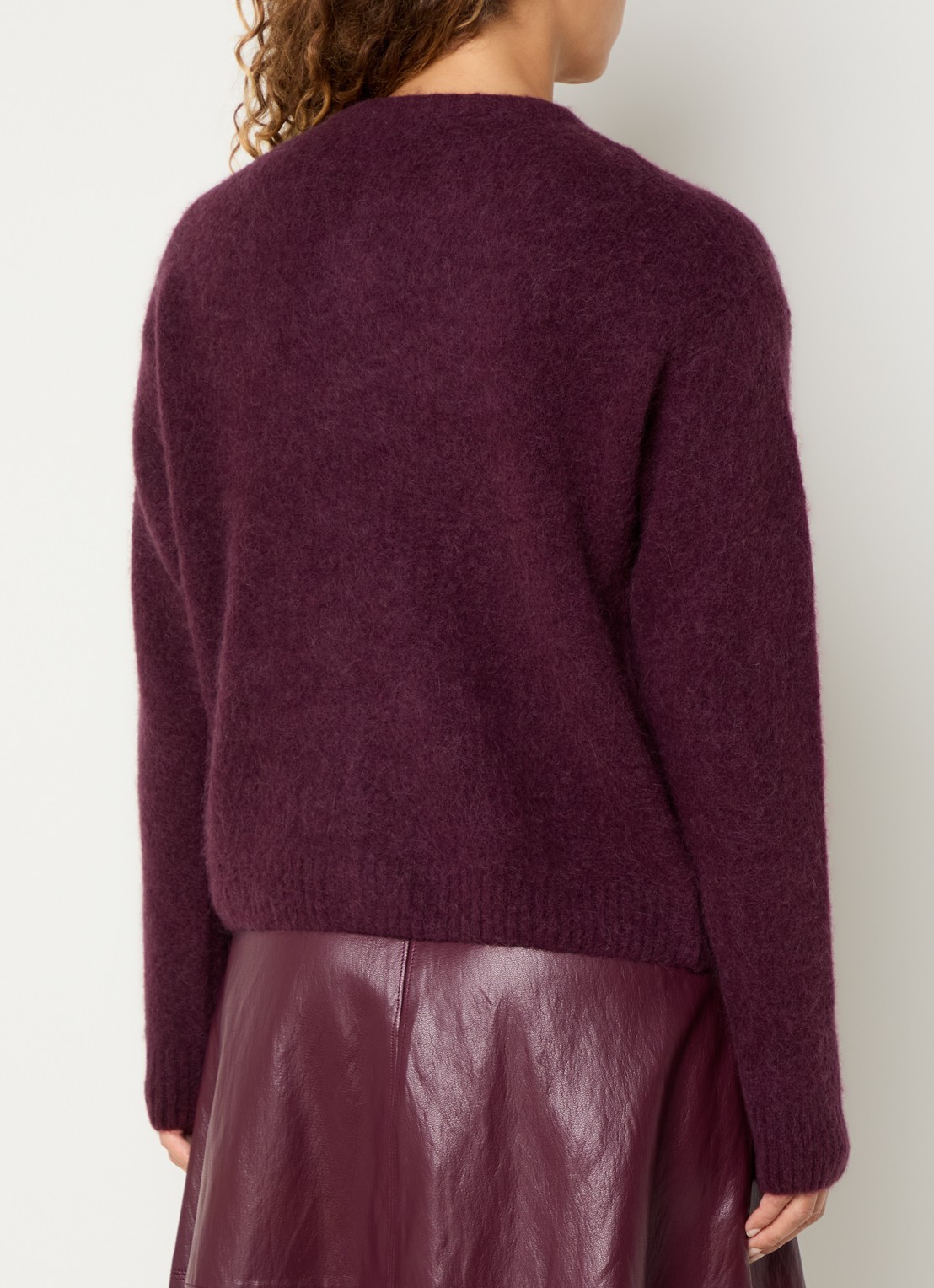 Claudia Sträter Grofgebreid vest in alpaca wolblend - achterkant 2 bordeauxrood