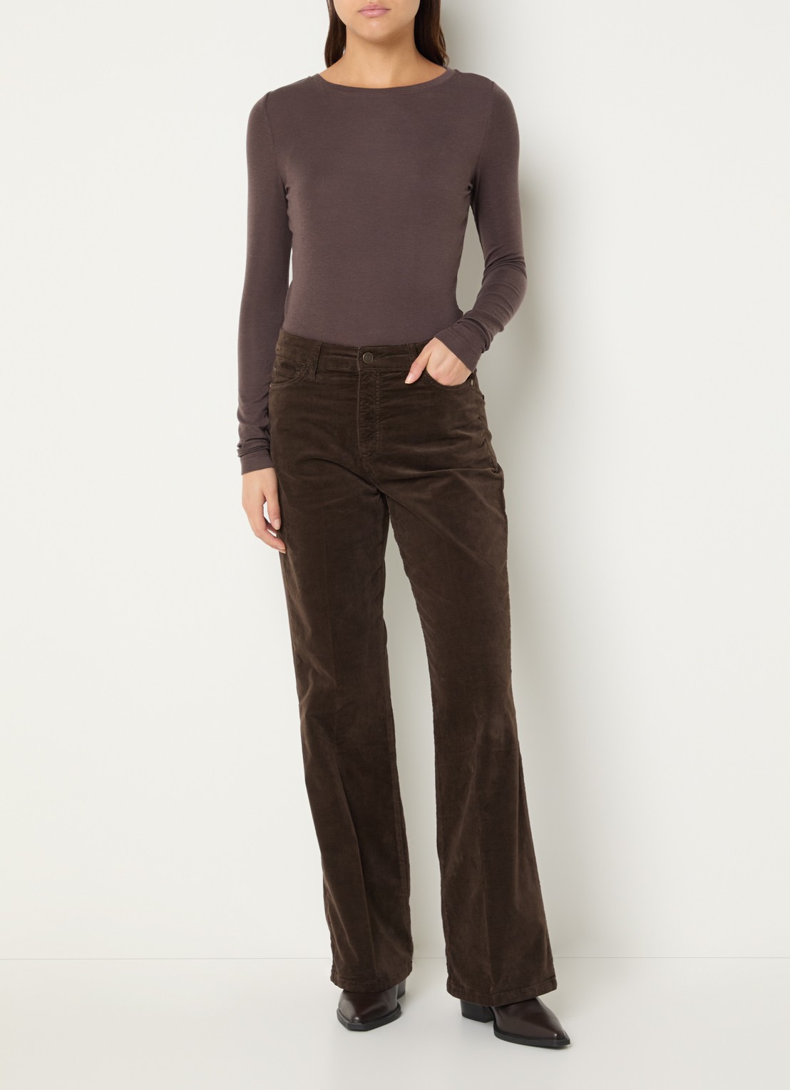 Claudia Sträter High waist flared fit broek van fluweel met steekzakken - voorkant 5 donkerbruin