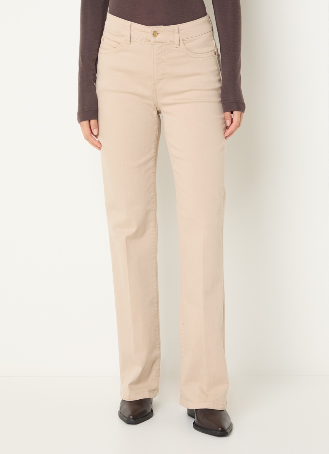 Claudia Sträter High waist flared jeans met gekleurde wassing - detail 3 zand