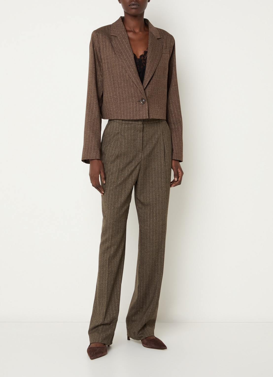 Claudia Sträter High waist straight fit pantalon met krijtstreep en lurex - voorkant 4 lichtbruin