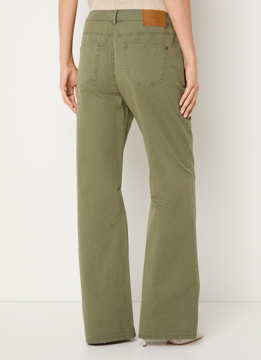 Claudia Sträter High waist straigt leg broek met steekzakken - achterkant 3 legergroen