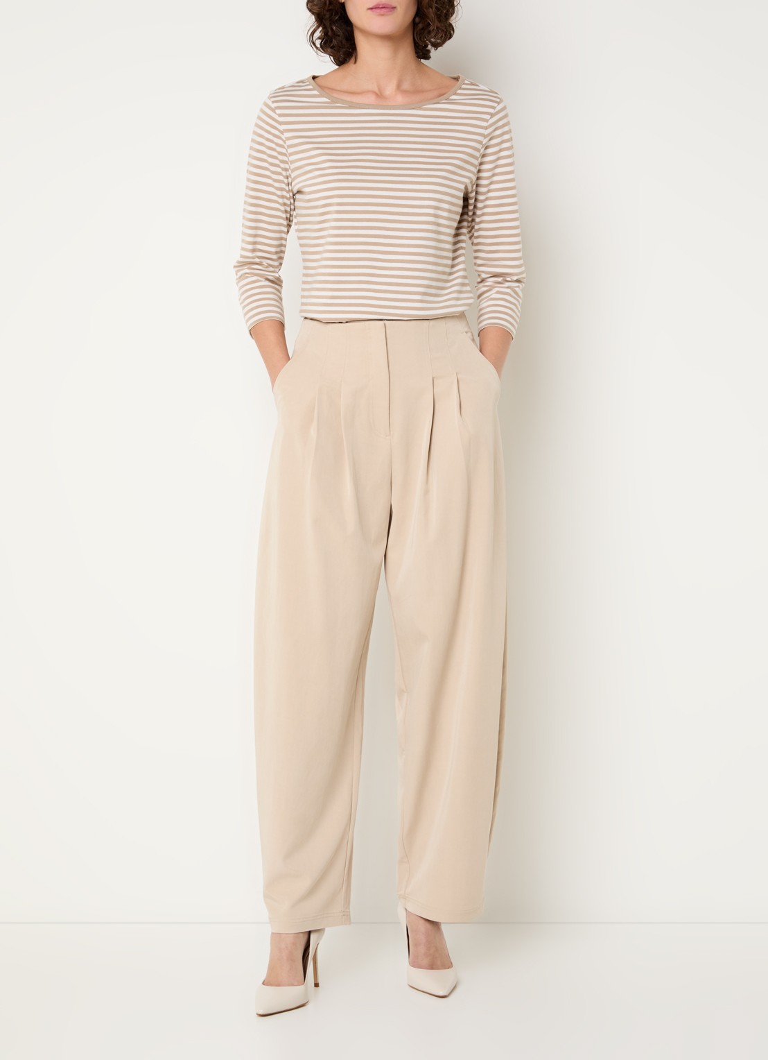 Claudia Sträter High waist tapered fit pantalon met steekzakken - voorkant 4 creme