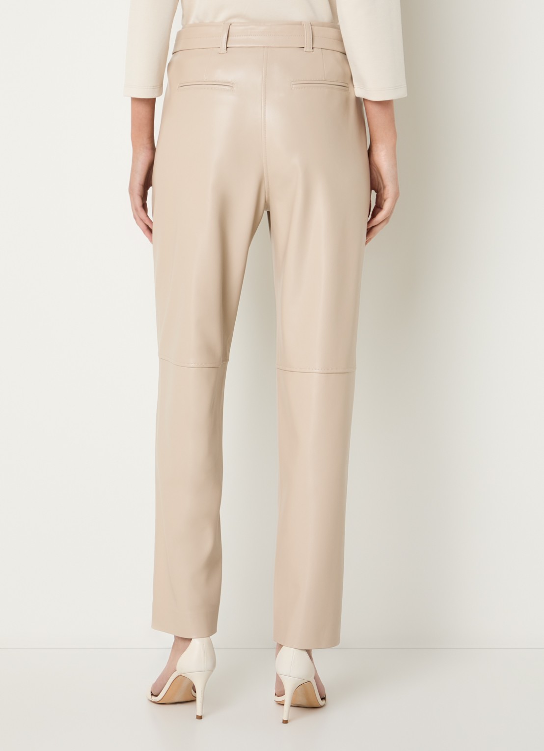 Claudia Sträter High waist tapered fit pantalon van imitatieleer met steekzakken - achterkant 3 beige