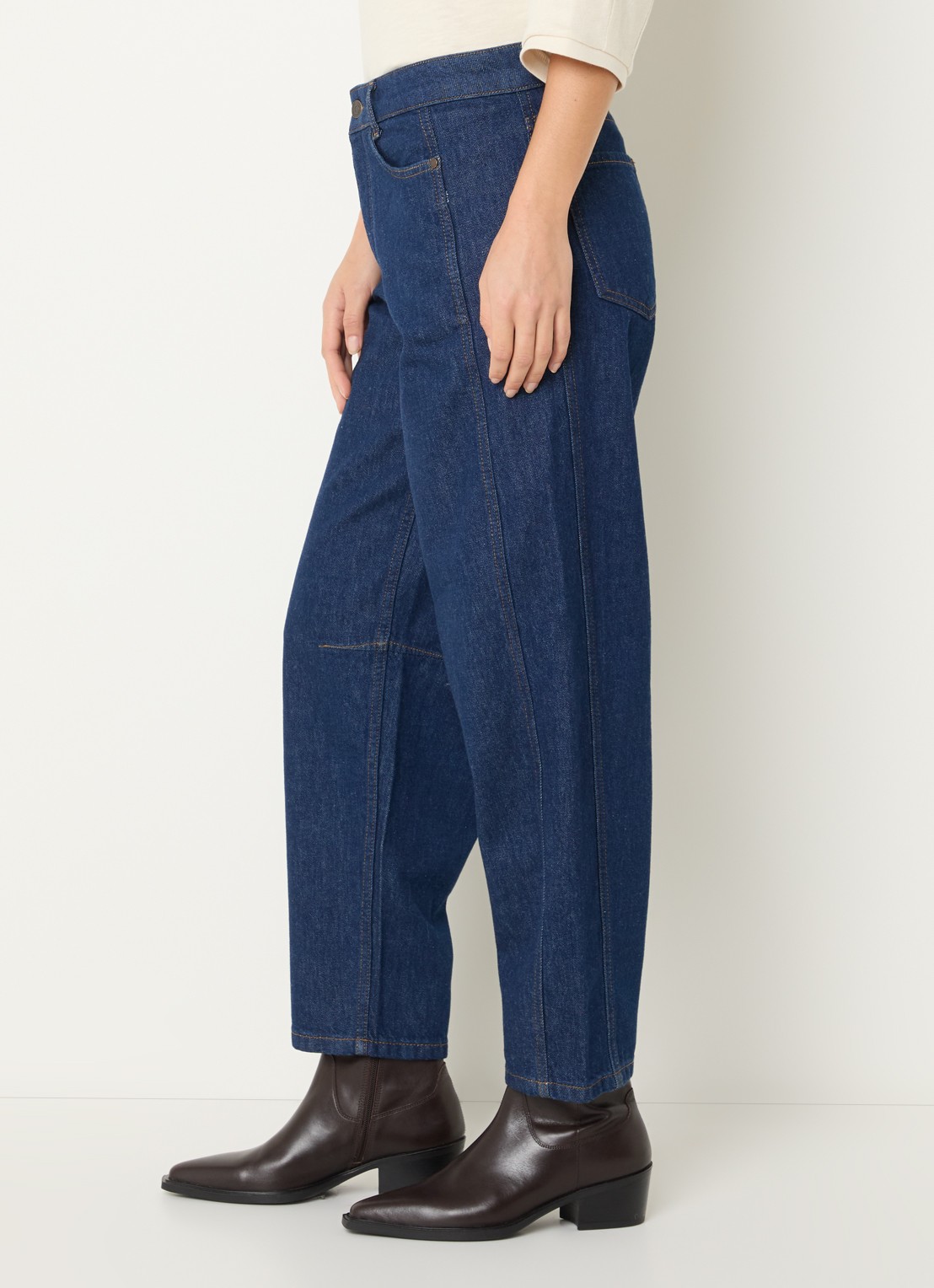Claudia Sträter High waist tapered jeans met donkere wassing - detail 5 indigo