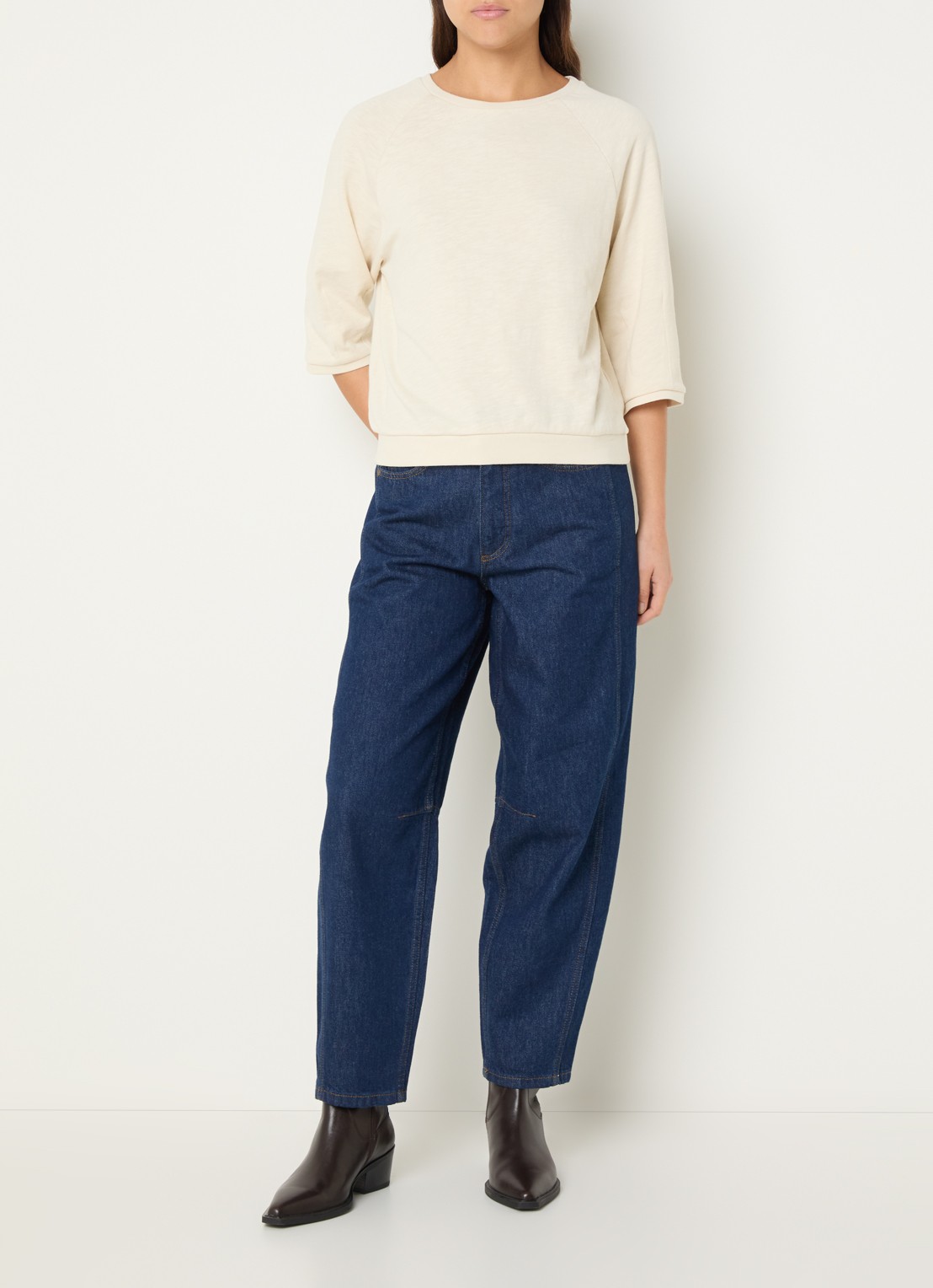 Claudia Sträter High waist tapered jeans met donkere wassing - voorkant 3 indigo