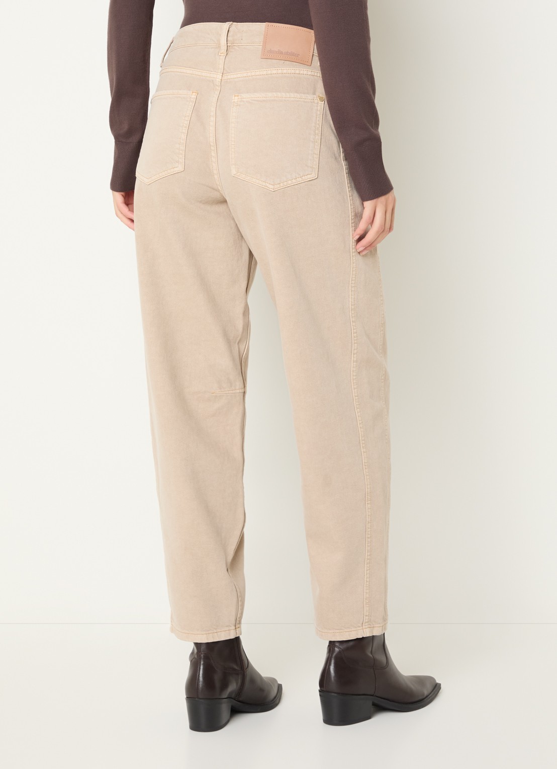 Claudia Sträter High waist tapered jeans met gekleurde wassing - achterkant 3 zand