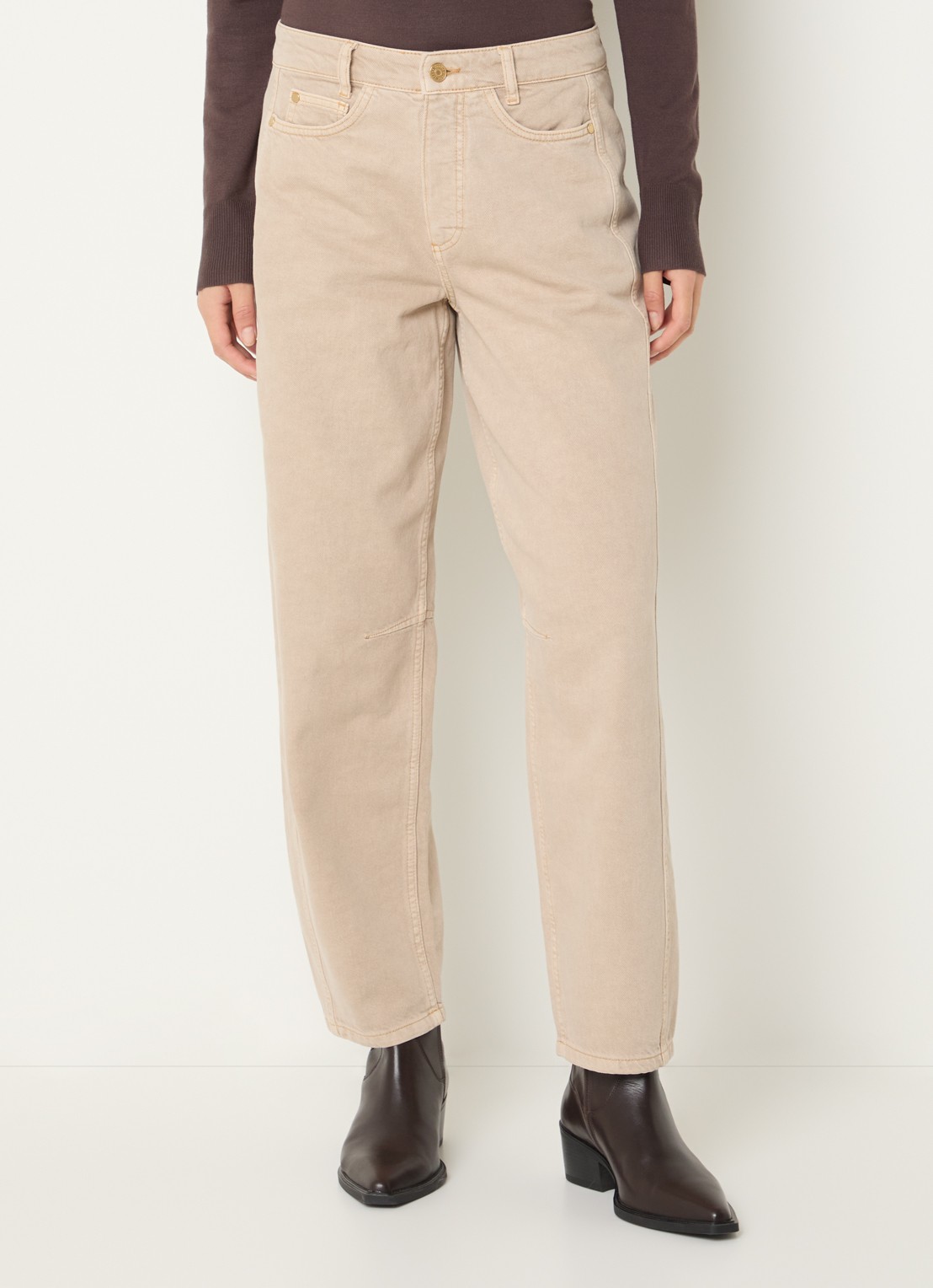 Claudia Sträter High waist tapered jeans met gekleurde wassing - detail 4 zand