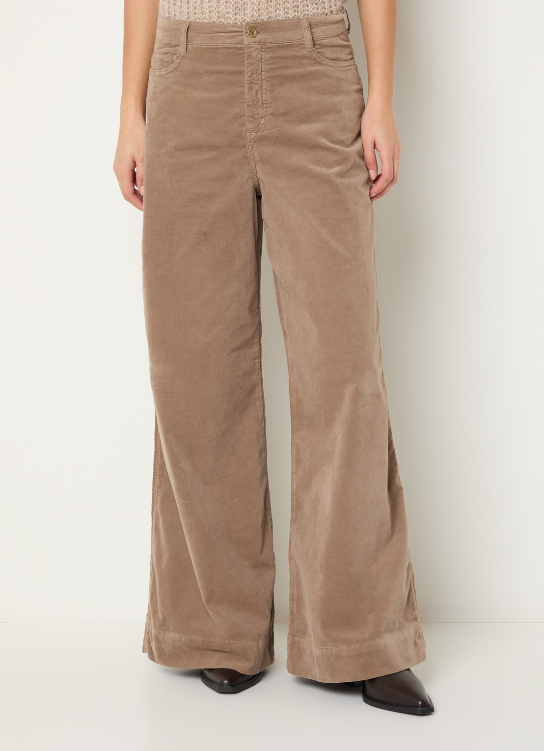 Claudia Sträter High waist wide fit broek van fluweel met steekzakken - detail 3 donkerbeige