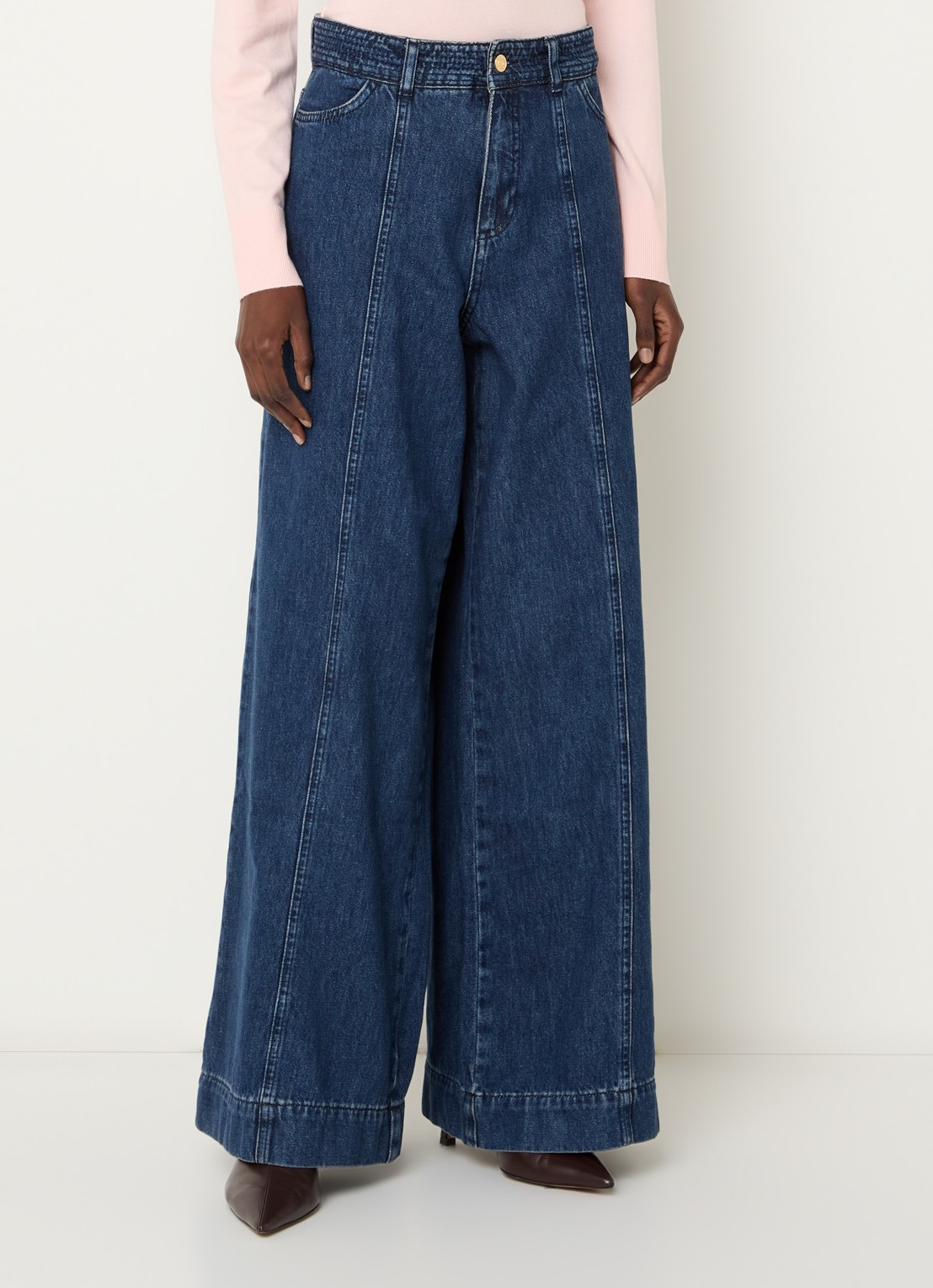 Claudia Sträter High waist wide leg jeans met donkere wassing en siernaad - detail indigo