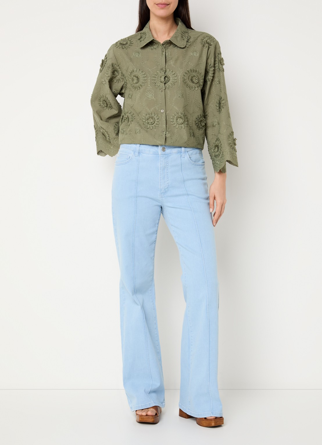 Claudia Sträter High waisted flared jeans met lichte wassing - voorkant 3 indigo