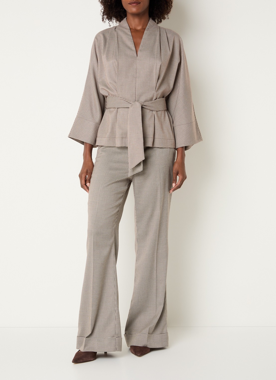 Claudia Sträter Mid waist flared fit pantalon met pied-de-poule dessin - voorkant 4 hazelnootbruin