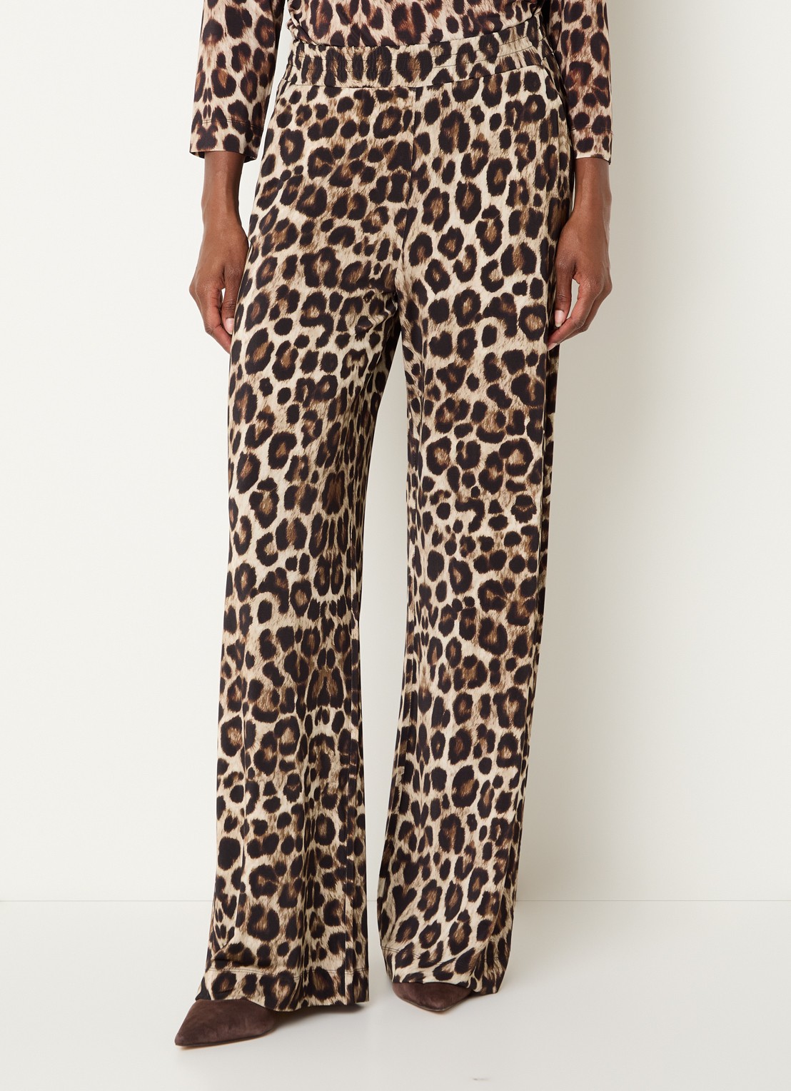 Claudia Sträter Mid waist loose fit broek met steekzakken en panterprint - detail camel