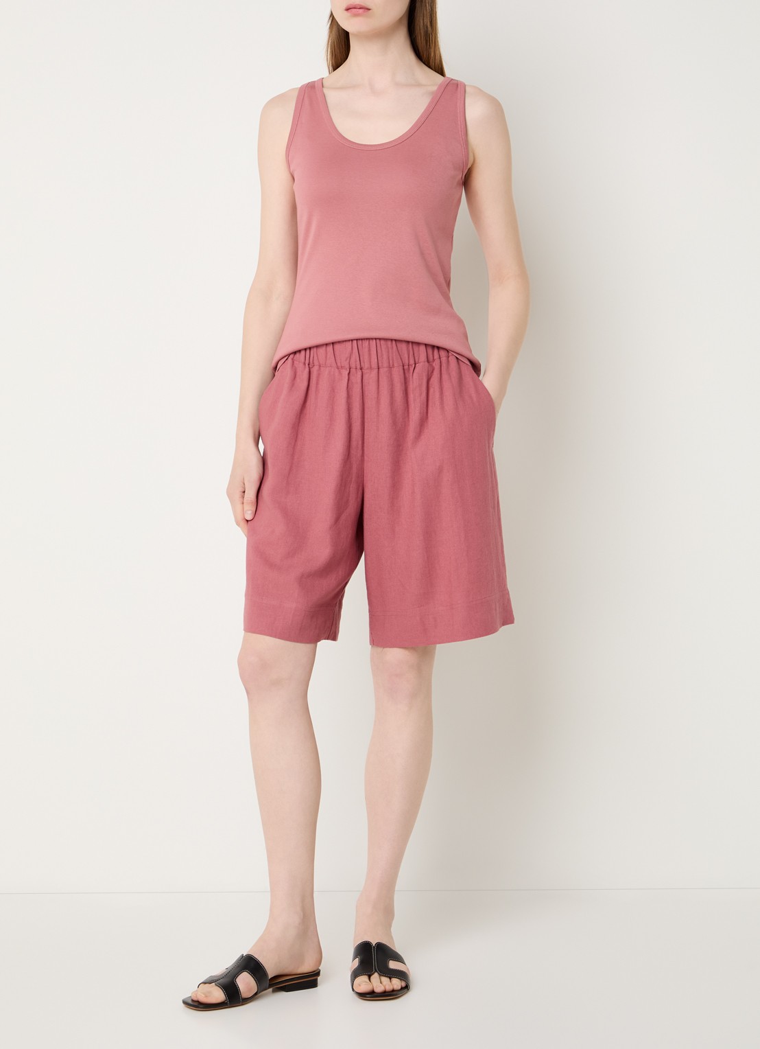 Claudia Sträter Mid waist loose fit korte broek in linnenblend - voorkant 4 oudroze