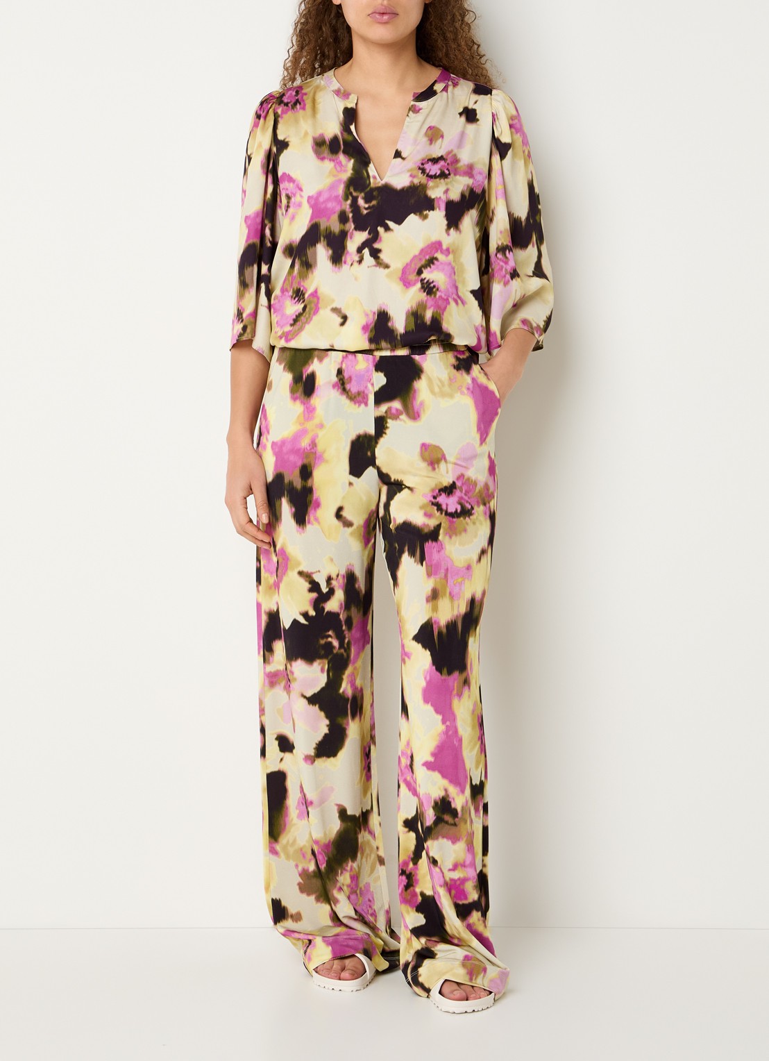 Claudia Sträter Mid waist loose fit pantalon met print - voorkant 4 lichtgeel
