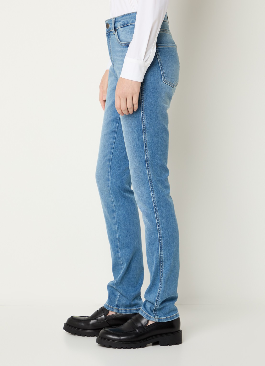 Claudia Sträter Mid waist slim fit jeans met medium wassing - detail 5 indigo