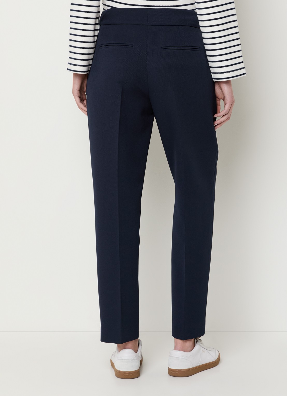 Claudia Sträter Mid waist straight fit pantalon met steekzakken - achterkant donkerblauw