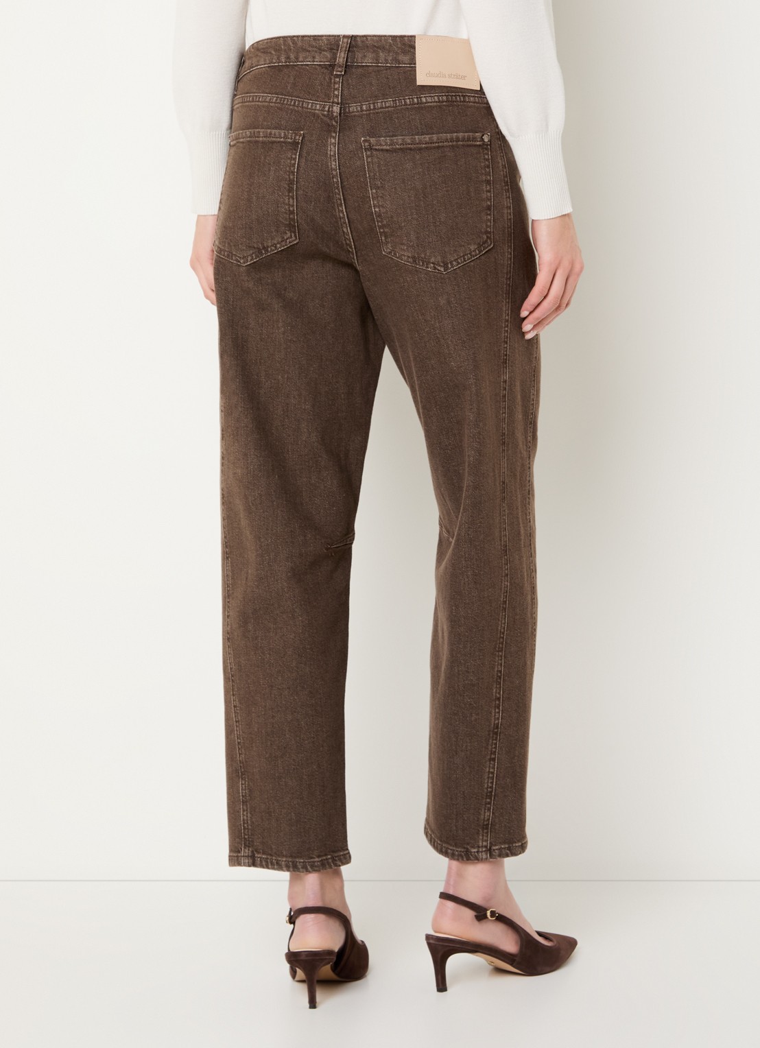 Claudia Sträter Mid waist tapered fit jeans met gekleurde wassing - achterkant 5 bruin